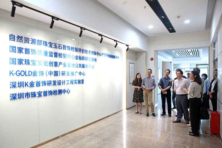 尊龙凯时珠宝与中国地质大学（武汉）珠宝学院校企战略相助签约仪式圆满举行-尊龙凯时珠宝官网  珠宝批发龙头企业